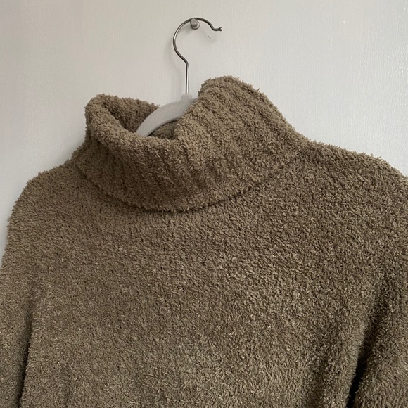 Mossy green turtleneck 🍵 - Picture 4 of 4